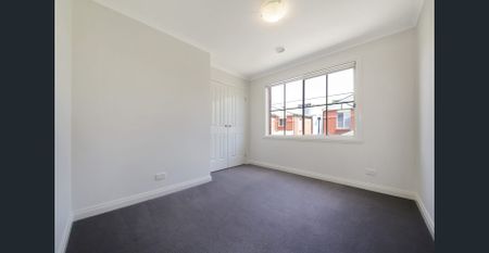 Sun Splashed with Supreme Convenience - Photo 5