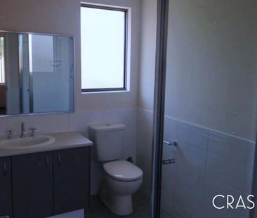 Beautiful 4 Bedroom, 2 Bathroom Townhouse in Cloverdale with Double... - Photo 3