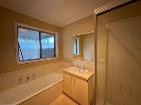 Well Presented & Low Maintenance - Photo 4