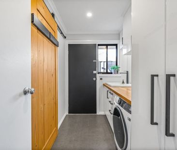 Effortless Living in One of Strathmore Heights’ Best Kept Secrets - Photo 4