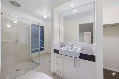 53 Featherstone Avenue, Glenroy NSW 2640 - House For Rent | Domain - Photo 5