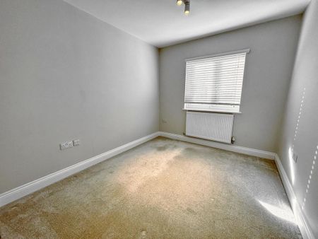 4 bedroom detached house to rent - Photo 3