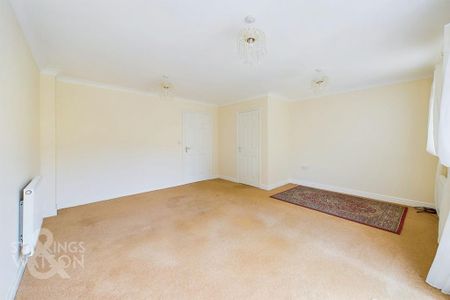 4 bedroom detached house to rent - Photo 3
