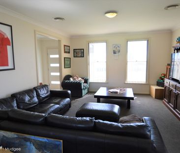 LARGE 4 BEDROOM FAMILY HOME - Photo 1