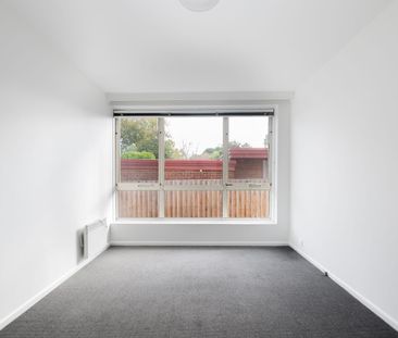 Bright and Affordable Living in the Heart of Elsternwick - Photo 4