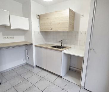 Location Appartement 3 pièces 55m² LA ROCHE SUR YON 85000 - Photo 3