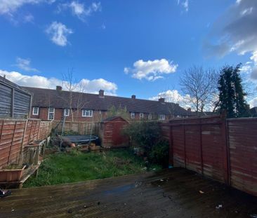 2 bedroom end of terrace house to rent - Photo 4