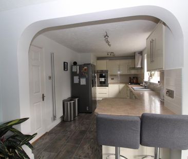 5 bedroom detached house to rent - Photo 2