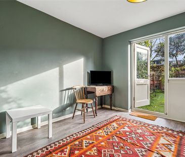 St. Andrews Square, London, W11 ground floor flat to rent - Photo 1