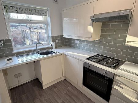 2 bedroom terraced house to rent - Photo 5