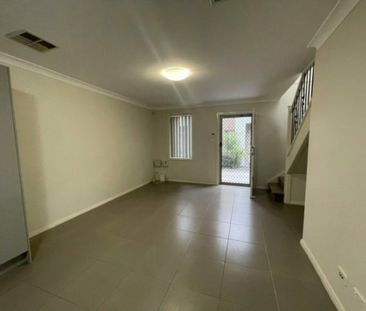 Picture perfect townhouse! - Photo 4