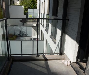 Mooi appartement met 2 slaapkamers, terras en autostaanplaats in ce... - Photo 4