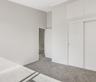 Charming Renovated Unit in Birkenhead Point - Photo 2