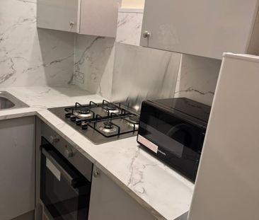 1 Bed Flat, Burley Street, LS3 - Photo 2