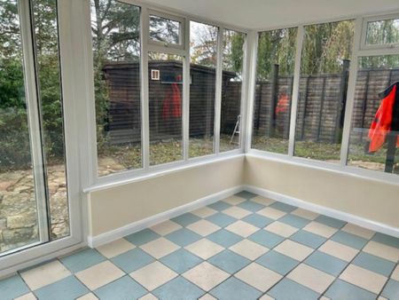 3 bedroom detached bungalow to rent - Photo 2