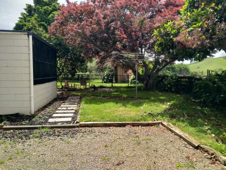 Country Living Close to Cambridge - Photo 4