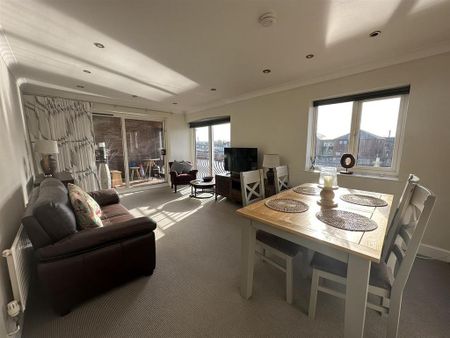 3 bedroom apartment to rent - Photo 2