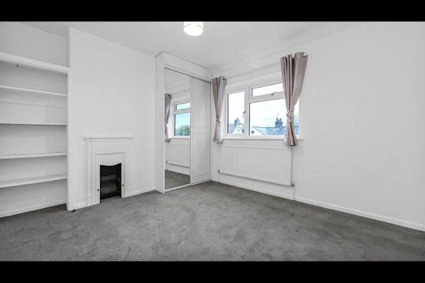 4 Bed Terraced House, Hoylake Road, W3 - Photo 1