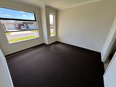 Bright, Modern Family Home Ready to Move In - Photo 5