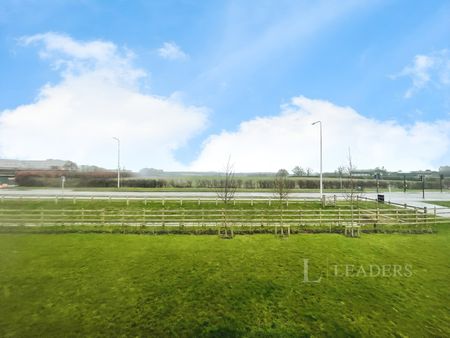 4 bedroom house to rent Goldenrod Close, Rugby, Warwickshire, CV22 - Photo 4