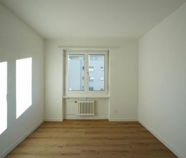 Erstbezug nach Sanierung: Stilvolle 4.5-Zimmer-Wohnung mit Top Anbi... - Foto 3