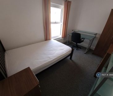 1 bedroom in a house share to rent - Photo 2