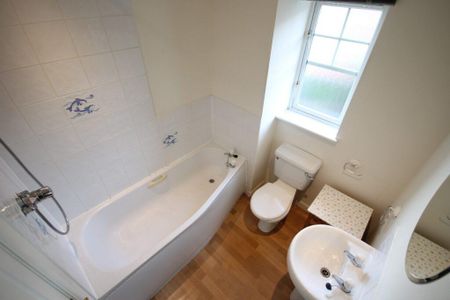 2 bedroom end of terrace house to rent - Photo 2