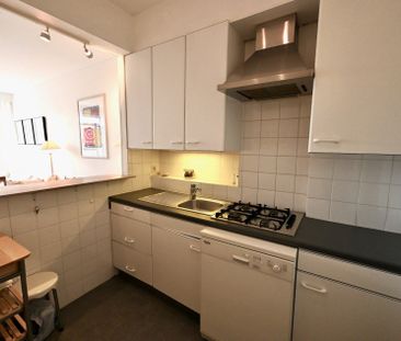 GEMEUBELD: Lichtrijk 1-kamer appartement gelegen aan de zonnekant v... - Photo 1