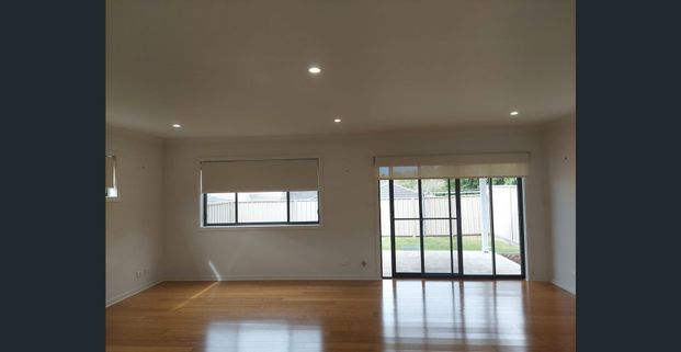 Stunning Three Bedroom Town House - Photo 1