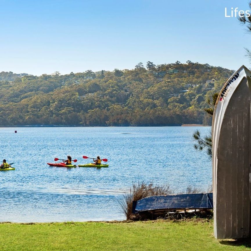 Townhouse living with alfresco appeal - Garden maintenance included - Photo 1