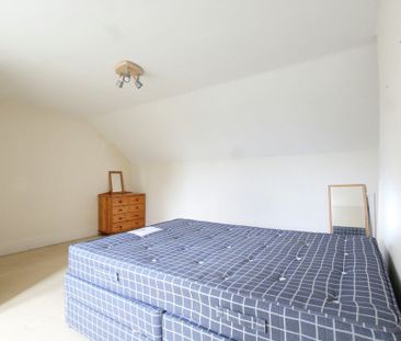 2 Bedroom Split Level Maisonette, Russell Road, Wimbledon - Photo 1