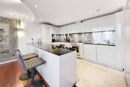 Three bedroom two level penthouse, spacious with spectacular views of the London Eye. - Photo 5