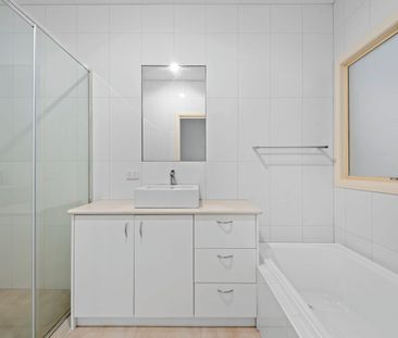Fabulous Spacious Townhouse - Photo 5