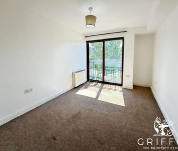 Fleming Road, Chafford Hundred, Grays, RM16 - Photo 1