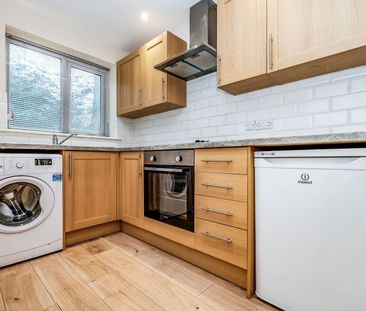 2 bedroom apartment to rent Bradfield Walk, Worthing, West Sussex, ... - Photo 2
