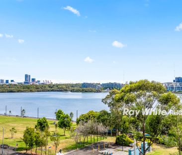 Prime location with water front view - Photo 3