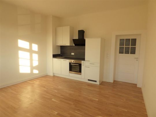 Gemütliche 2-Zi. Whg. mit Loggia, Parkett, Außenrollos - Foto 1