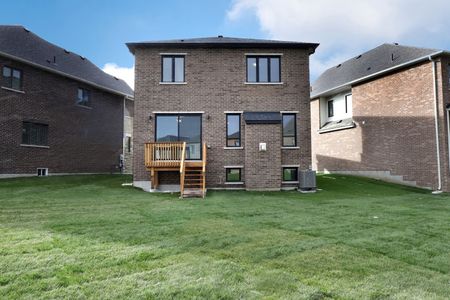 For Lease - 88 McBride Trail, Barrie, Ontario - Photo 2