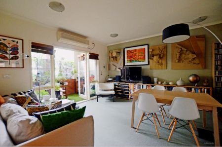 2 Bed, 1 Bath - Photo 2