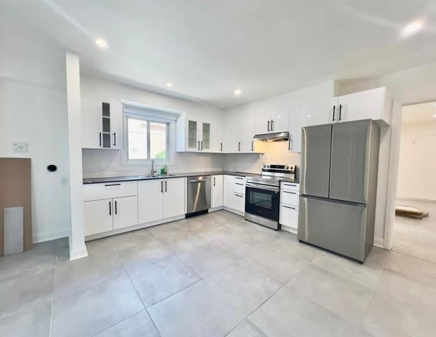 8397 Av. Pierre De Coubertin - Photo 1