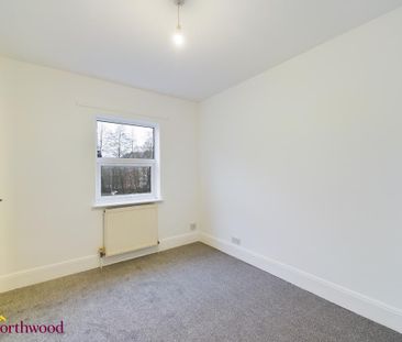 2 bedroom end of terrace house to rent - Photo 3