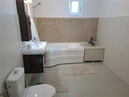 Apartament cu 3 camere de lux in zona centrala - Fotografie 3