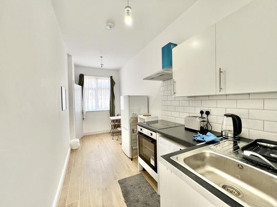 Studio to rent - Photo 1