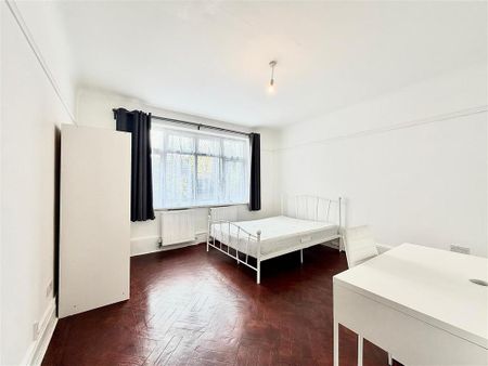 4 bedroom apartment to rent - Photo 4