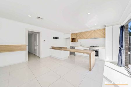 2 STORY TOWNHOUSE - Photo 5