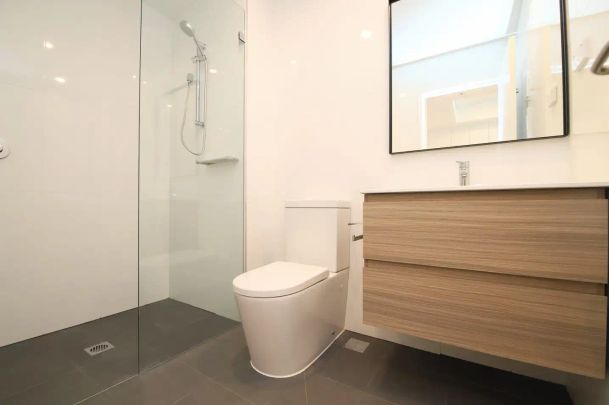 “Modern One Bedroom Apartment READY TO GO” - Photo 1