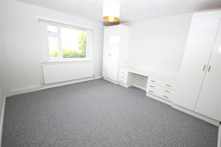 2 bed Detached Bungalow for let - Photo 2