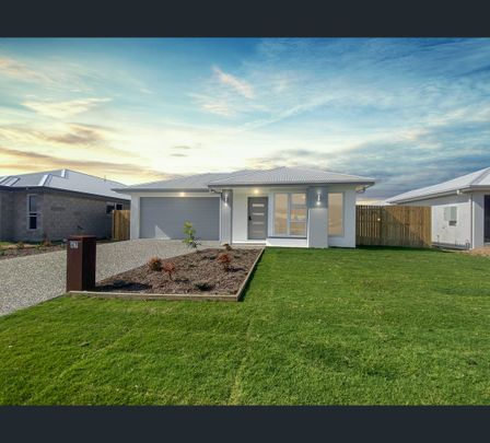 67 Salonika Cct, Bushland Beach, Qld 4818 - Photo 1