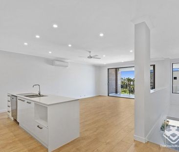 Walk to Westfield, Eden Lake, schools and so much more - Photo 3