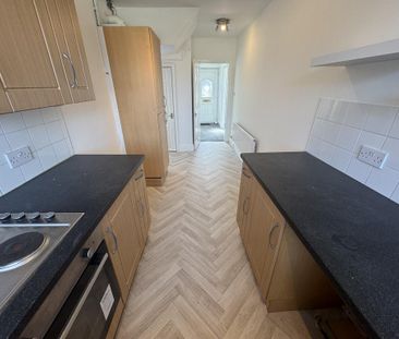 3 bedroom end of terrace house to rent - Photo 2